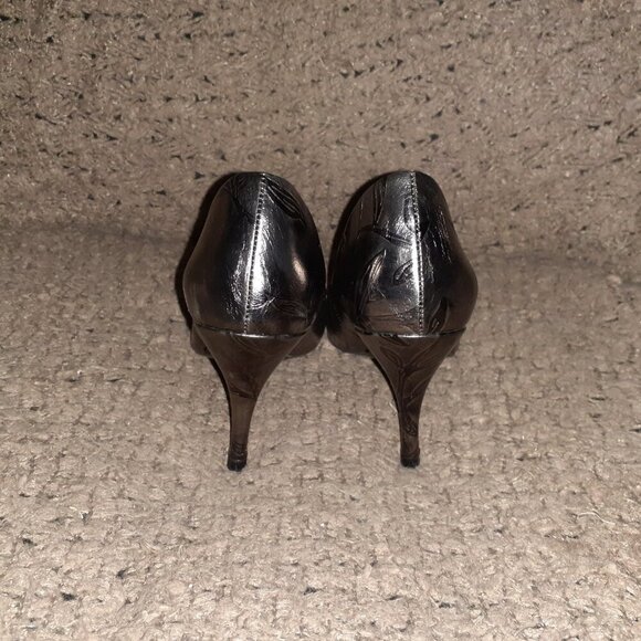 SACHA LONDON-Pewter/Silver Metallic Leather Stilettos-Floral Embossed-Sz 8-NWOB - Picture 6 of 9